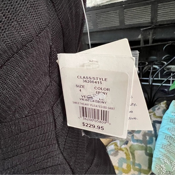 White by Vera Wang Black Strapless Romantic Goth Evening Gown Size 4 NWT - Picture 12 of 15